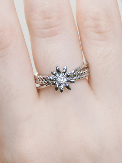 Daisy Orbit Rotatable Ring