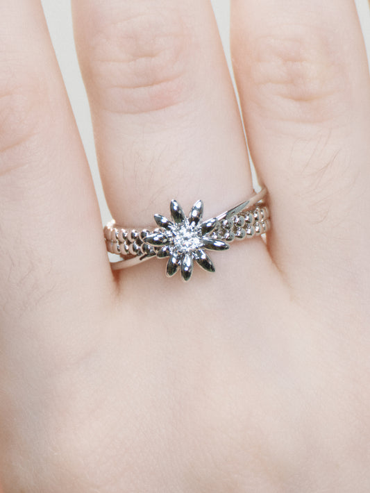 Daisy Orbit Rotatable Ring