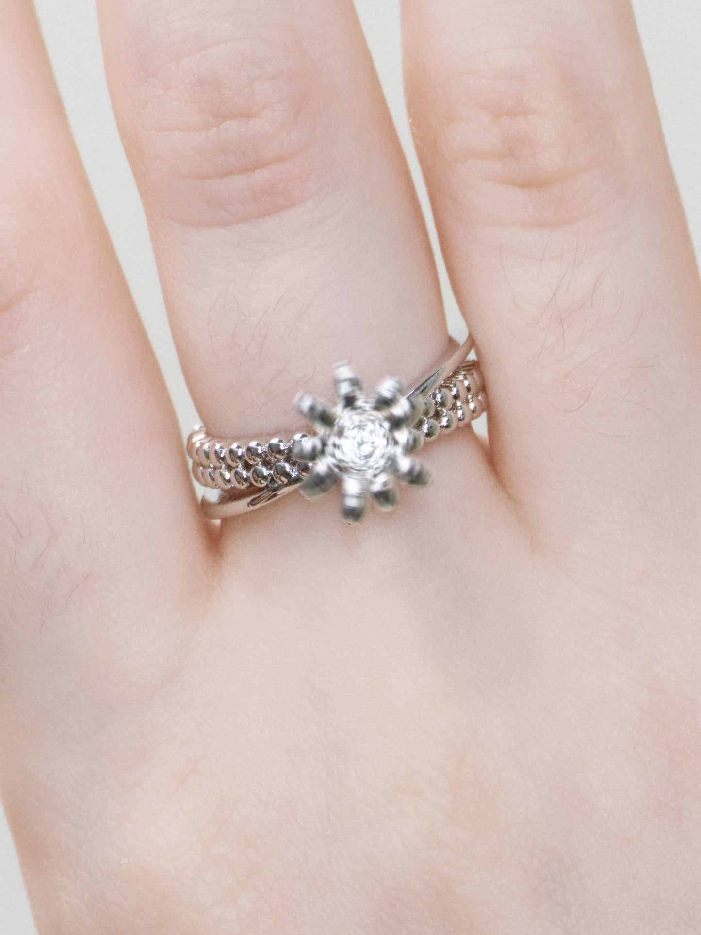 Daisy Orbit Rotatable Ring