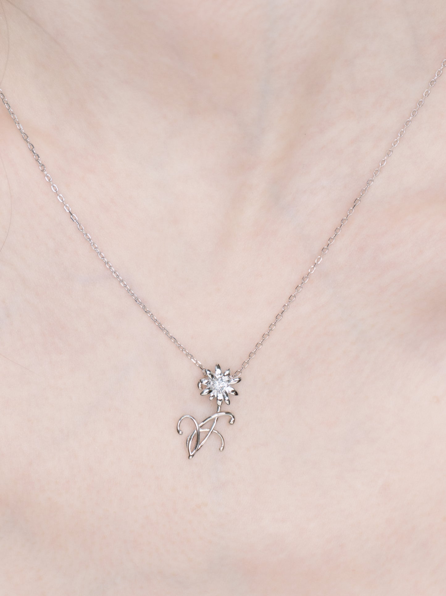 Daisy Pixie Rotatable Necklace