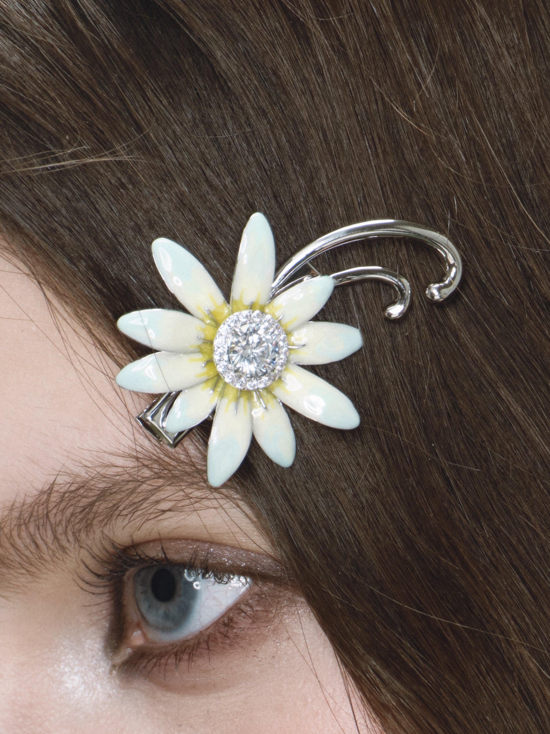 Daisy Mist Vine Hair Clip
