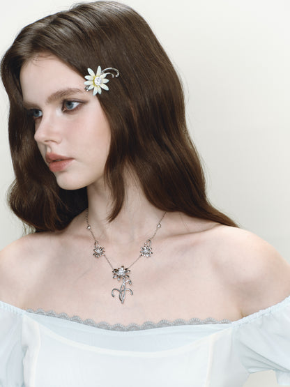 Daisy Trail Necklace