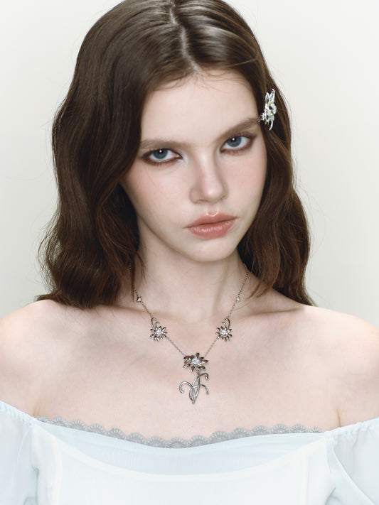 Daisy Trail Necklace