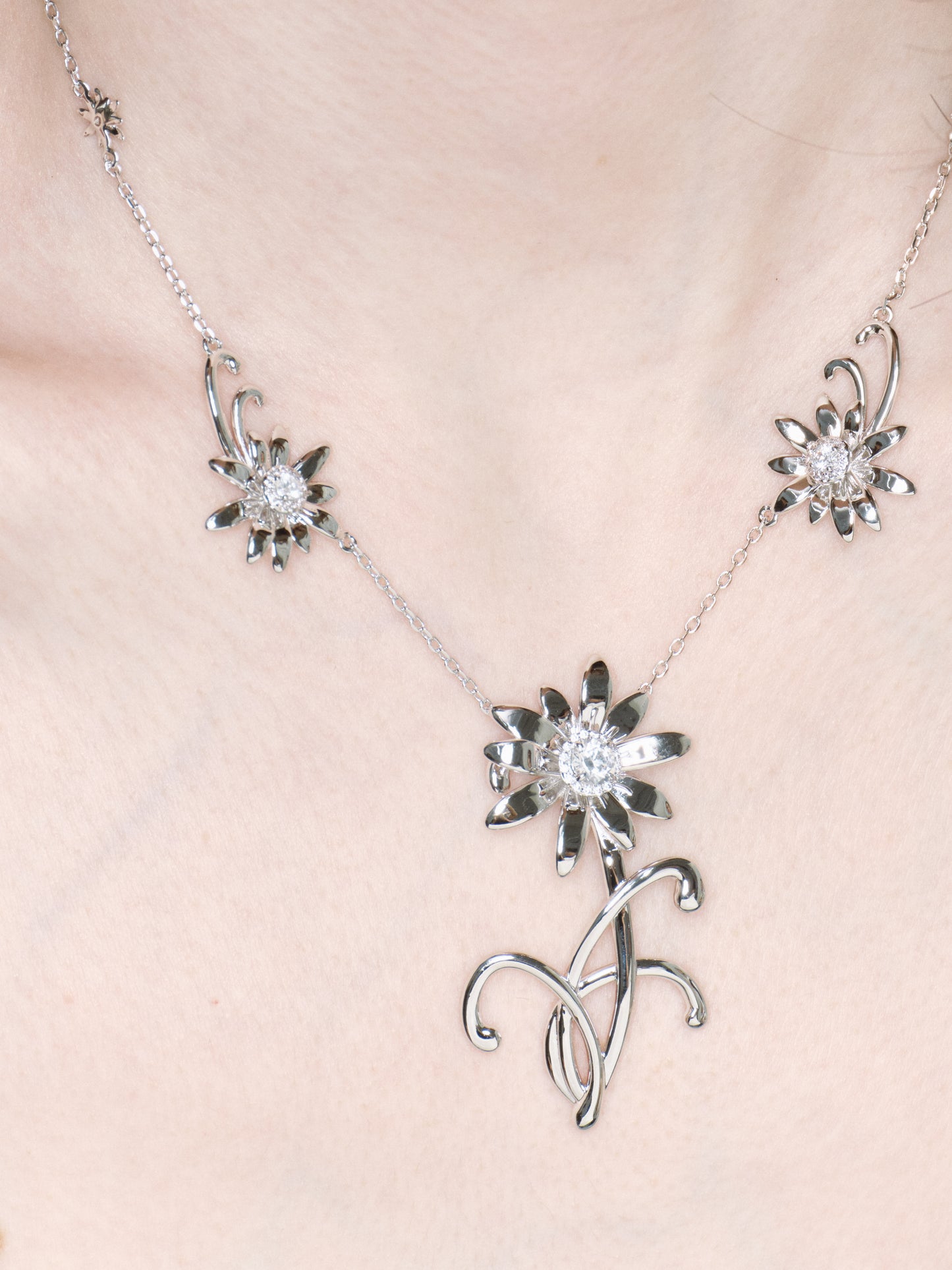 Daisy Trail Necklace