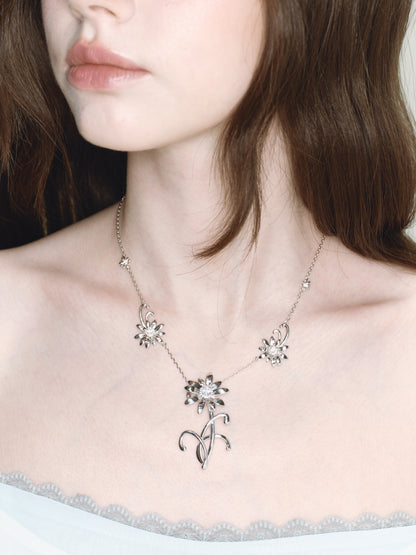 Daisy Trail Necklace