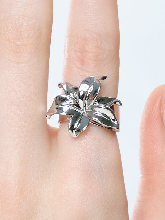 Polished Still Lily Ring