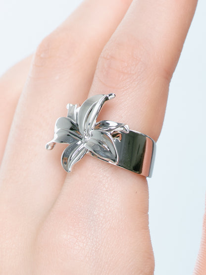 Polished Still Lily Ring