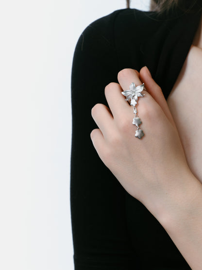 Matte Lily Dangle Ring
