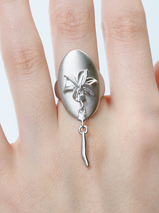 Matte Oval Lily Ring