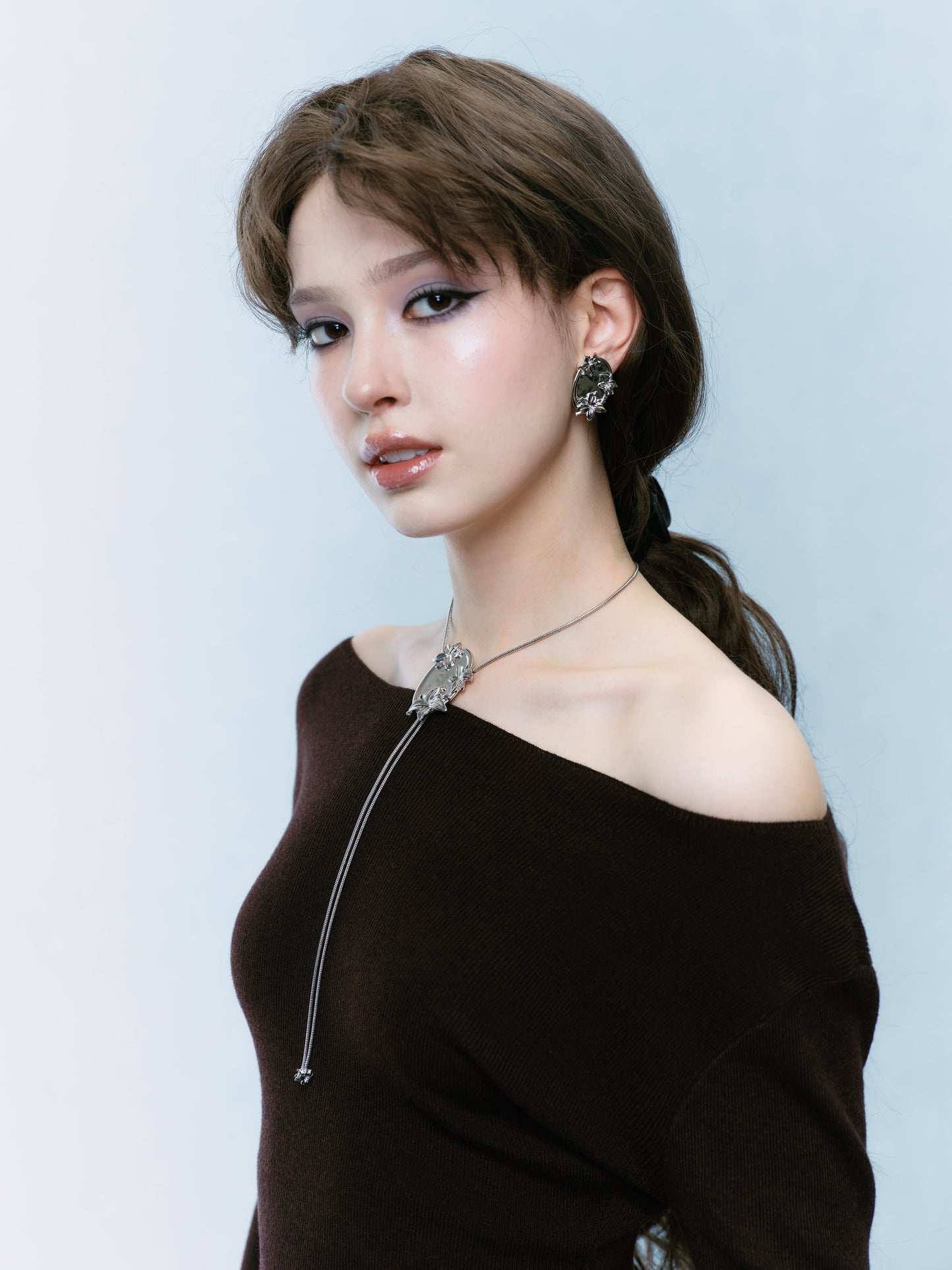 Lily Mirror Lariat