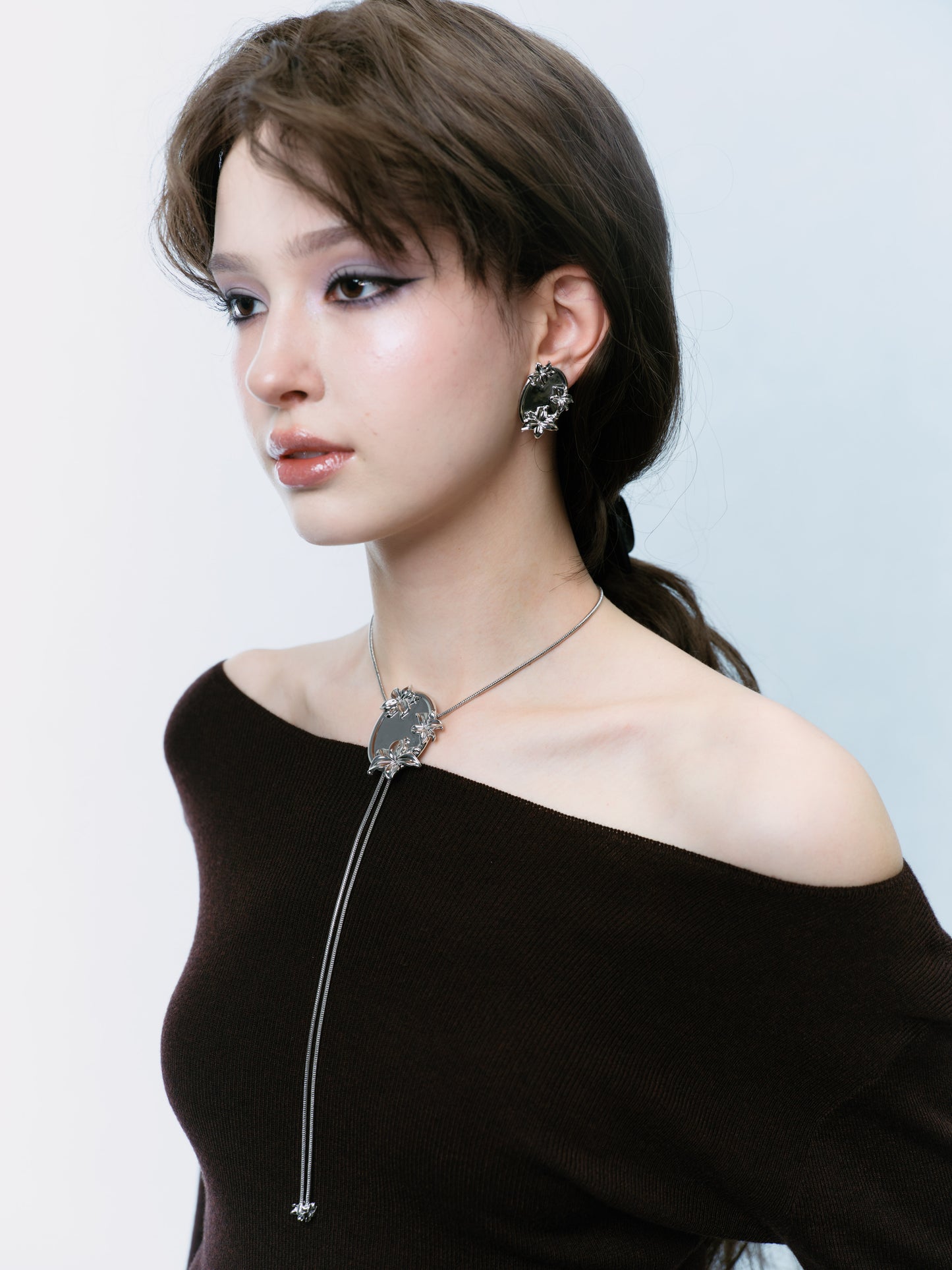 Lily Mirror Lariat