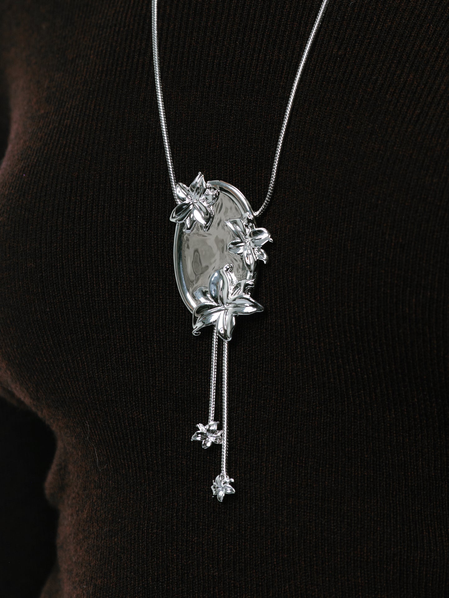 Lily Mirror Lariat