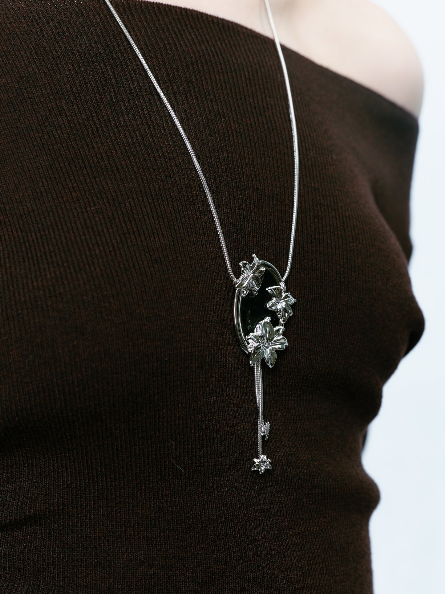 Lily Mirror Lariat