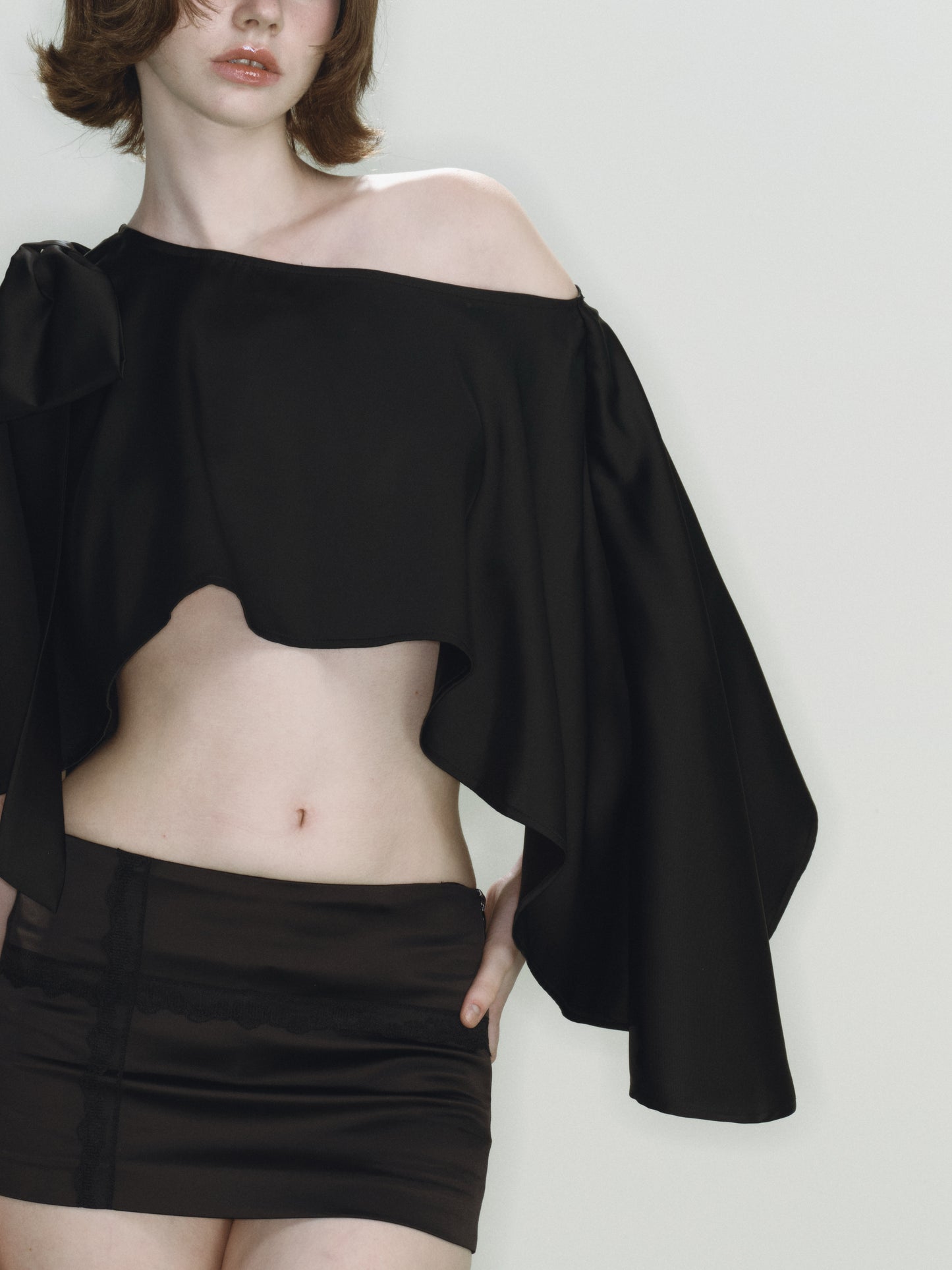 Airy Bow Cape (Black)