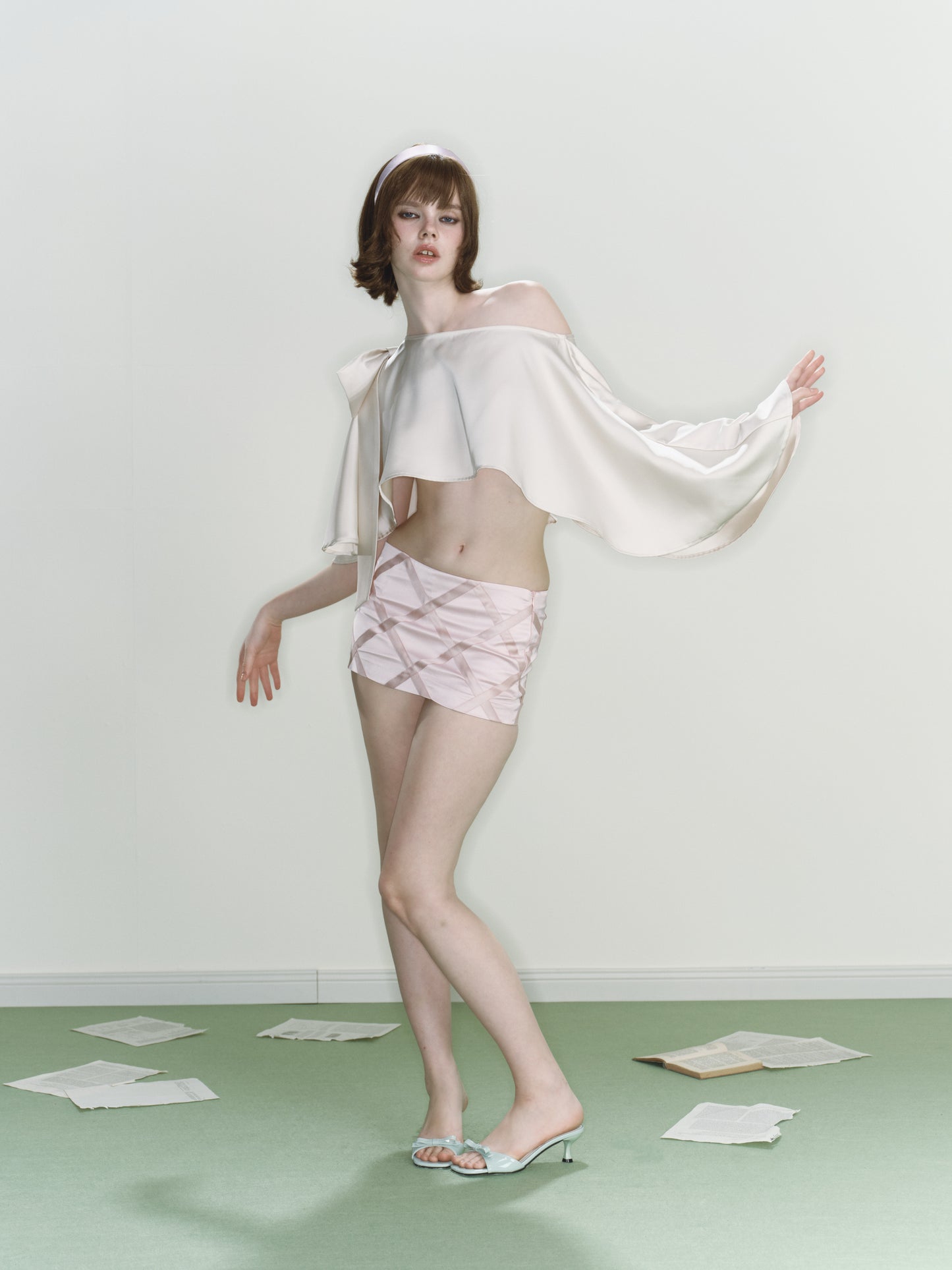Airy Bow Cape (White)