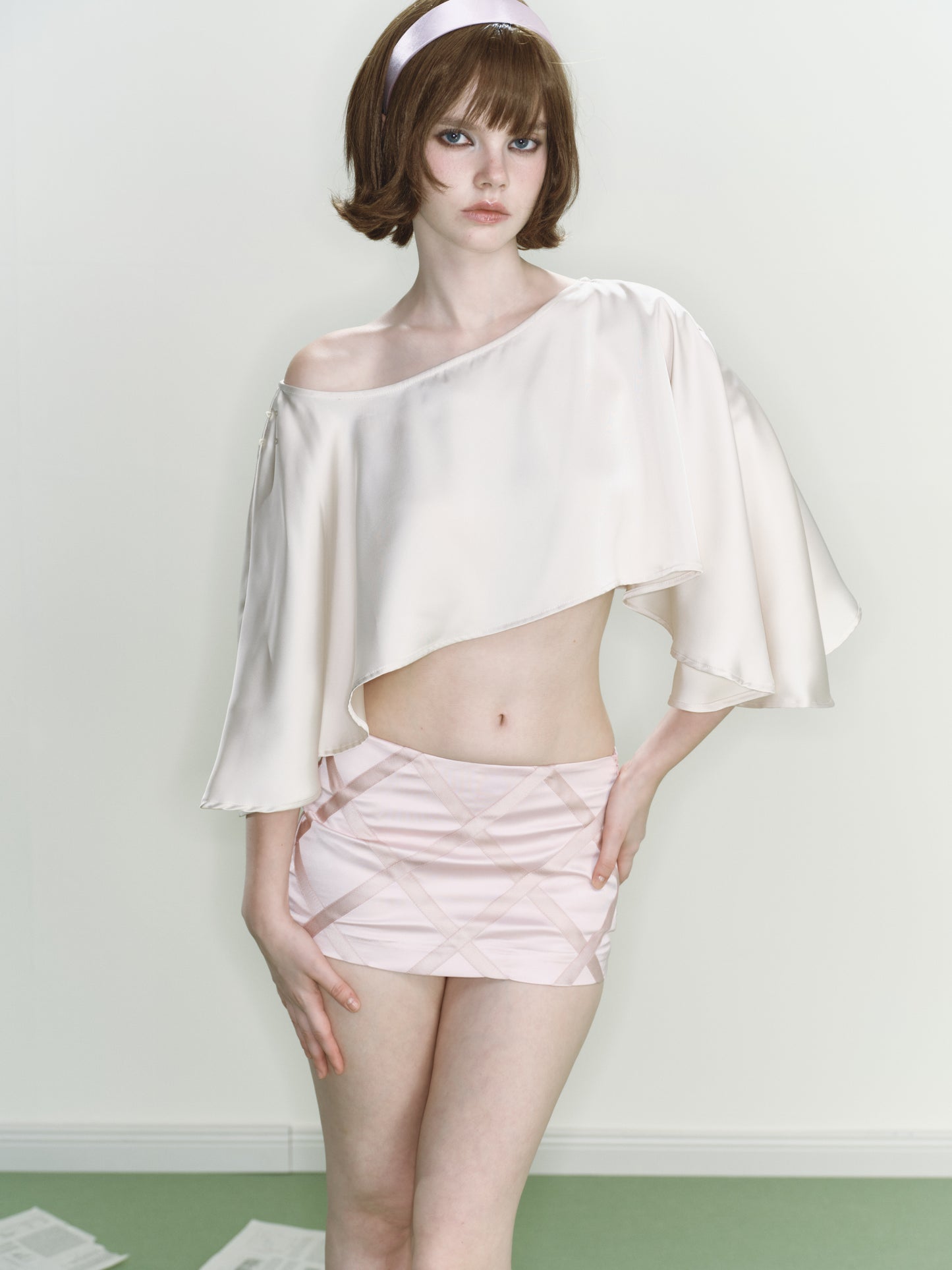 Airy Bow Cape (White)